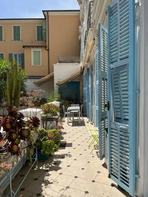 מנטון Beautiful Garden Apartment Steps From The Beach מראה חיצוני תמונה